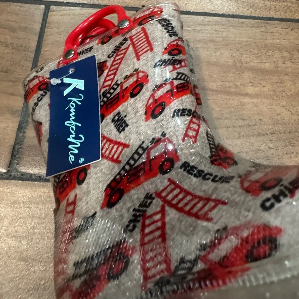 KOMFOR ME Red fire truck light up rain boots size 7